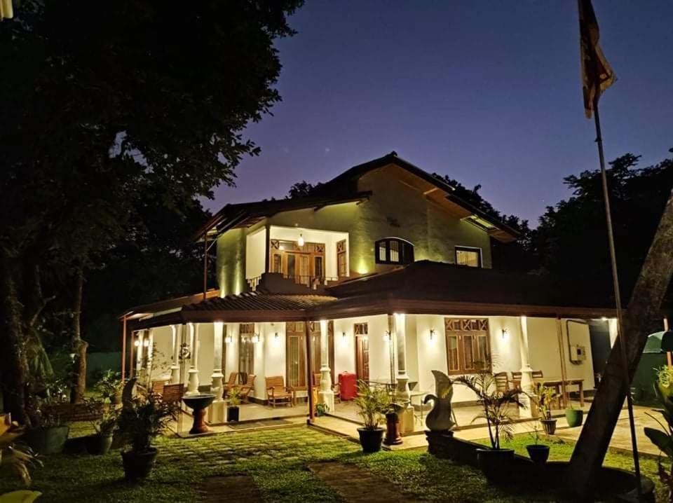 Visu Villa Hotel Habarana Exteriör bild