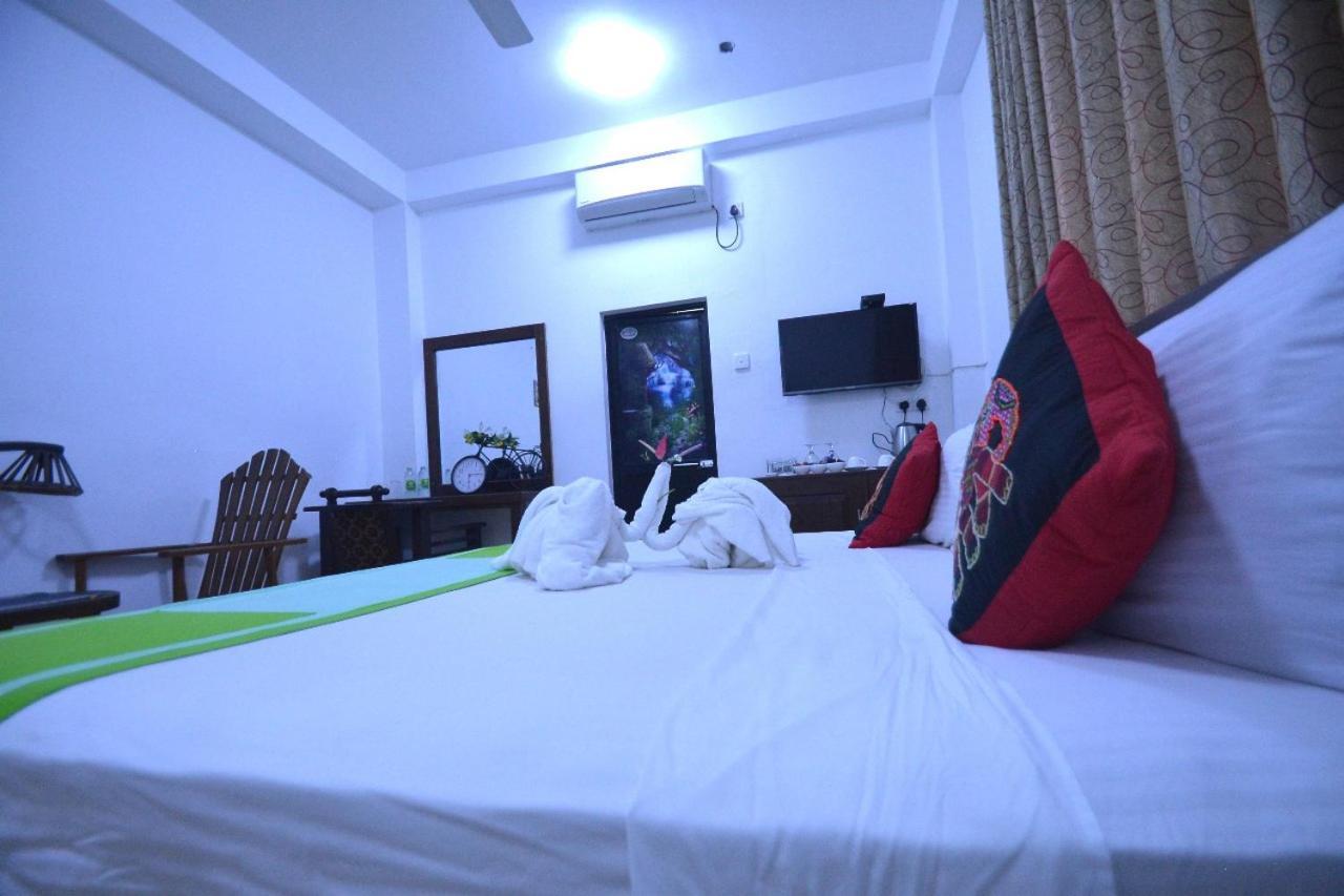 Visu Villa Hotel Habarana Exteriör bild